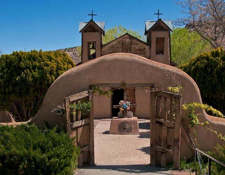 Taos High Rd Sanctuario de Chimayo 1578.jpg